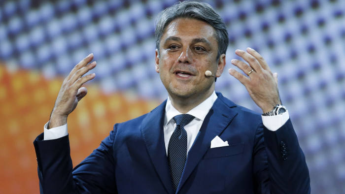 DRAC-ul din Wuhan… Renault pune masca pe buget – DACIA poate tuși?!